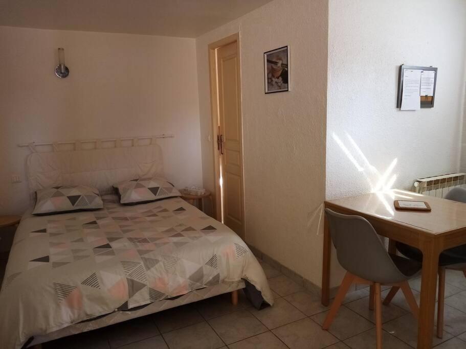 Studio Meuble Independant Tout Confort Classe 2** Aubenas Exterior foto